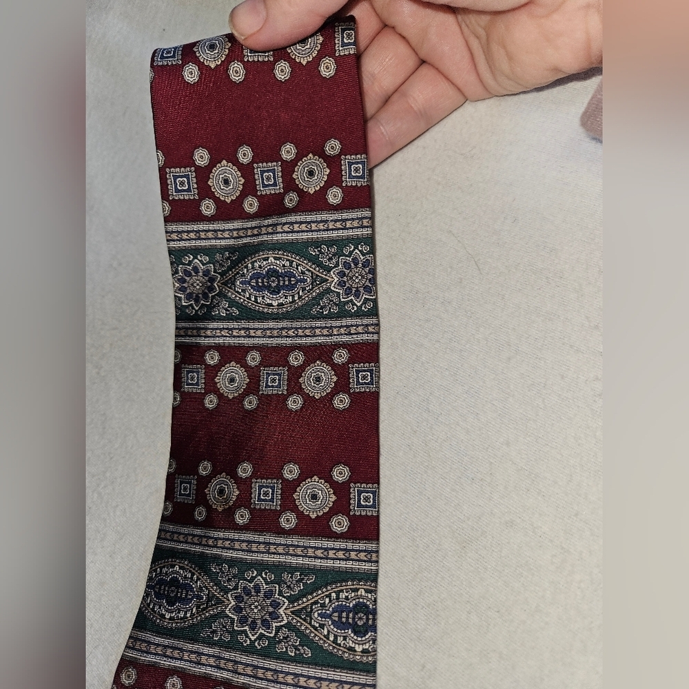 Oscar De La Renta Mens 100% Silk Tie